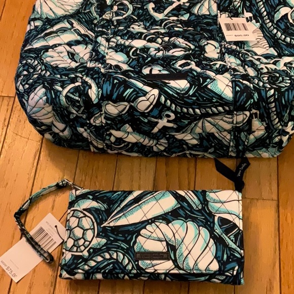 Vera Bradley small Vera in Shore Enough with matching RFID WALLET - Picture 5 of 9